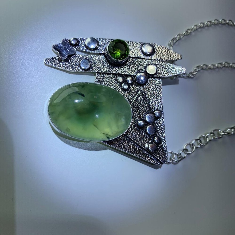 Prehnite & Peridot Necklace - Picture 2 of 3